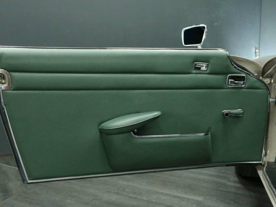 Image 10/50 de Mercedes-Benz 280 SL (1970)