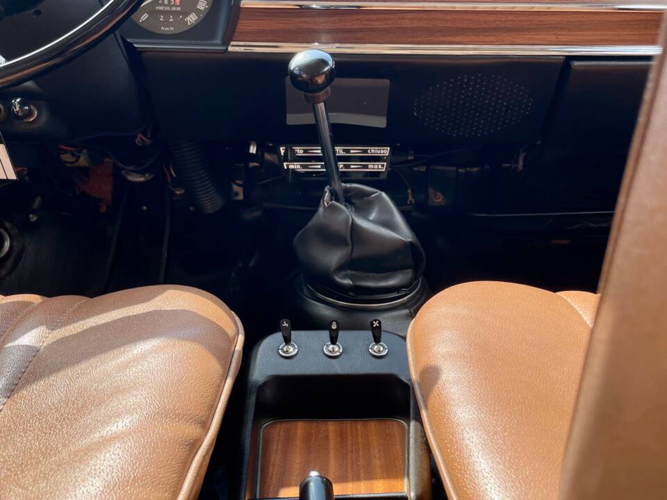 Image 12/23 of Alfa Romeo Giulia 1300 Super (1972)