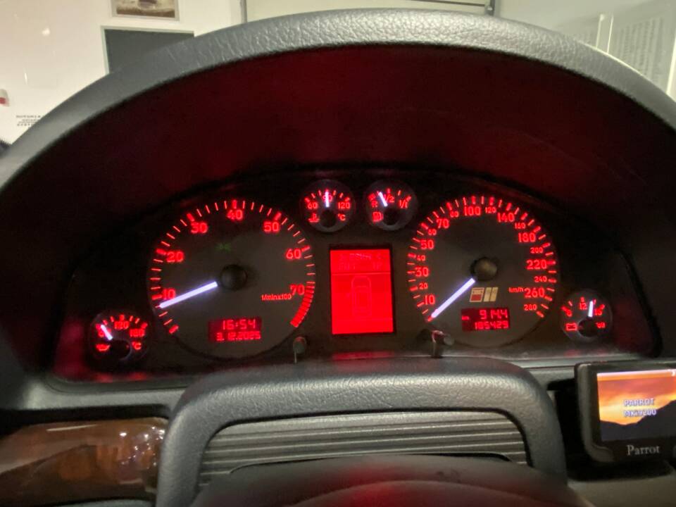 Bild 36/64 von Audi S4 Avant (2000)