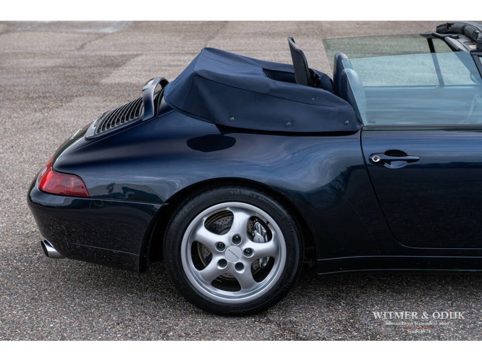 Image 17/35 of Porsche 911 Carrera 4 (1995)