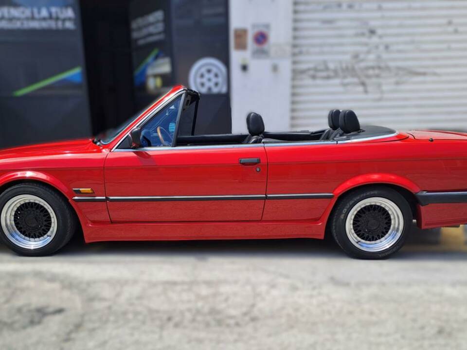 Immagine 8/50 di BMW 320i (1989)