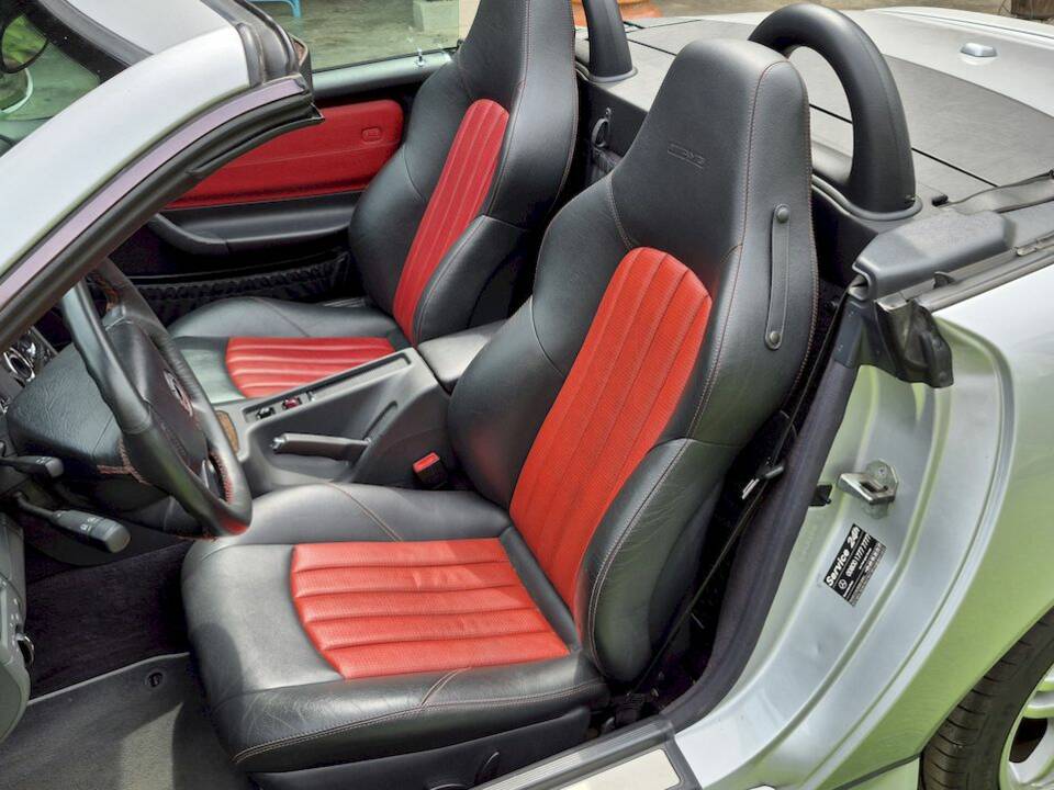 Afbeelding 23/63 van Mercedes-Benz SLK 32 AMG (2001)