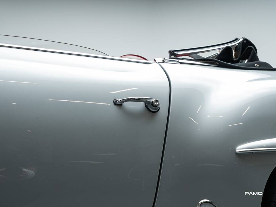 Image 20/44 of Mercedes-Benz 190 SL (1957)