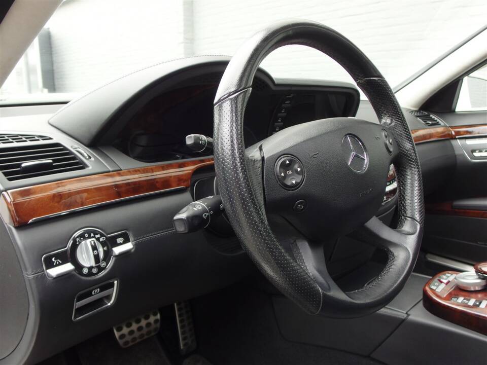 Image 54/99 of Mercedes-Benz S 65 AMG L (2006)