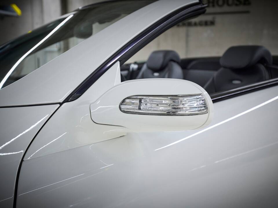 Image 23/99 de Mercedes-Benz SL 55 AMG (2005)