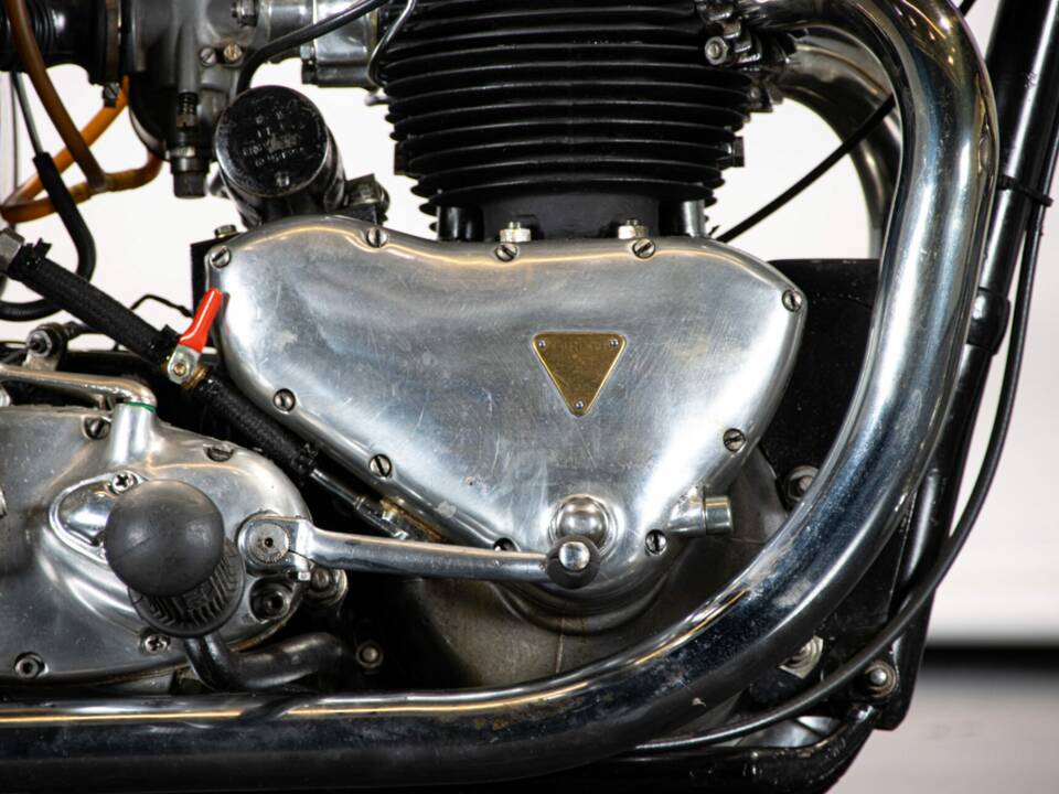 Image 31/50 of Triumph 6T Thunderbird (1959)