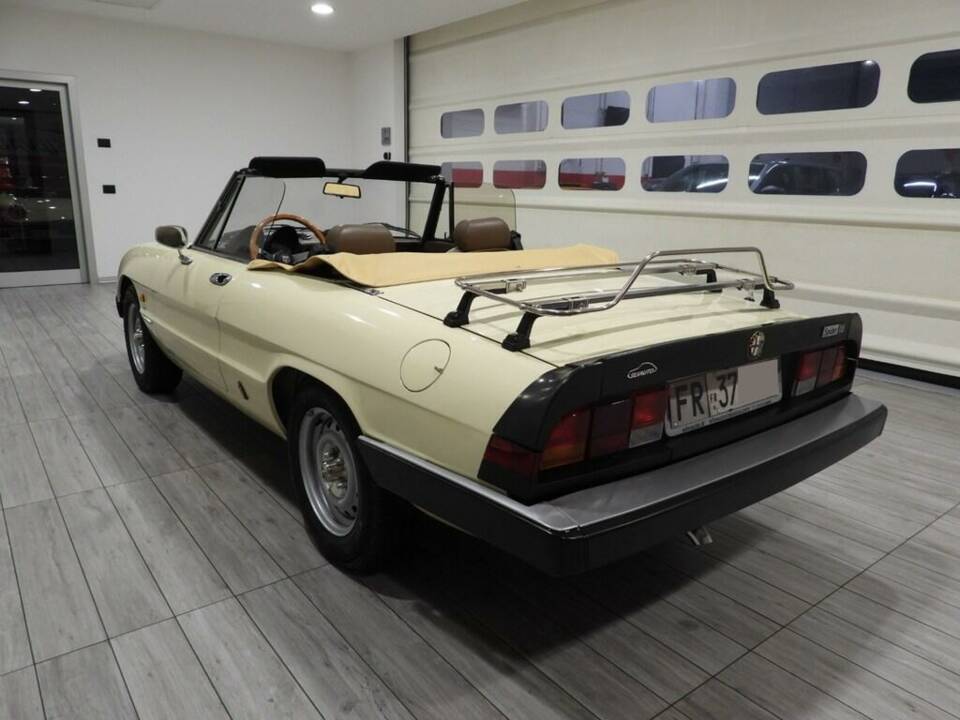 Bild 3/15 von Alfa Romeo 1.6 Spider (1983)