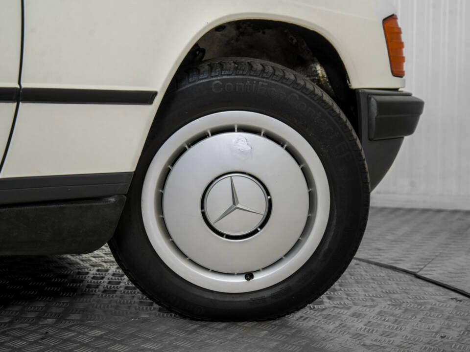 Immagine 40/50 di Mercedes-Benz 190 D (1985)