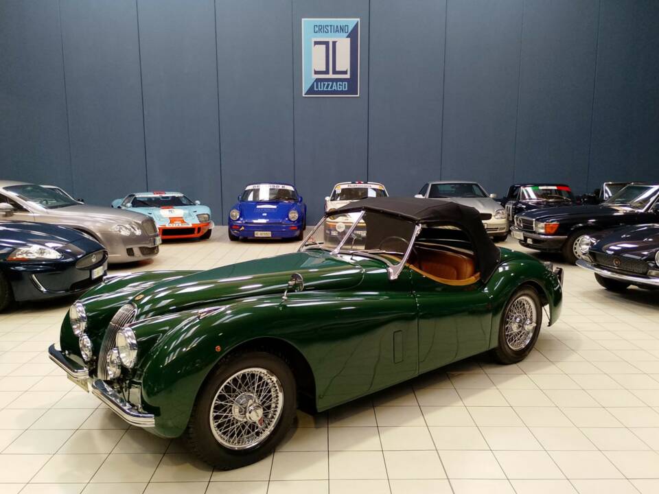 Image 3/57 of Jaguar XK 120 SE OTS (1953)