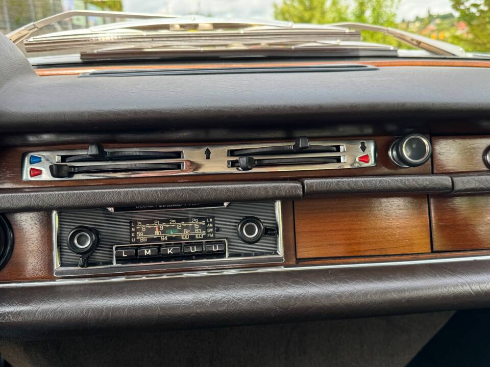 Image 17/47 of Mercedes-Benz 280 SE (1969)