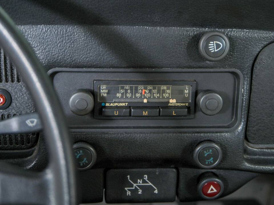 Image 20/50 of Volkswagen Beetle 1200 "Jeans Bug" (1983)
