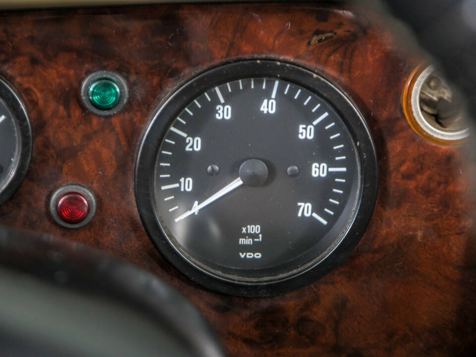 Immagine 15/50 di MG RV8 (1991)