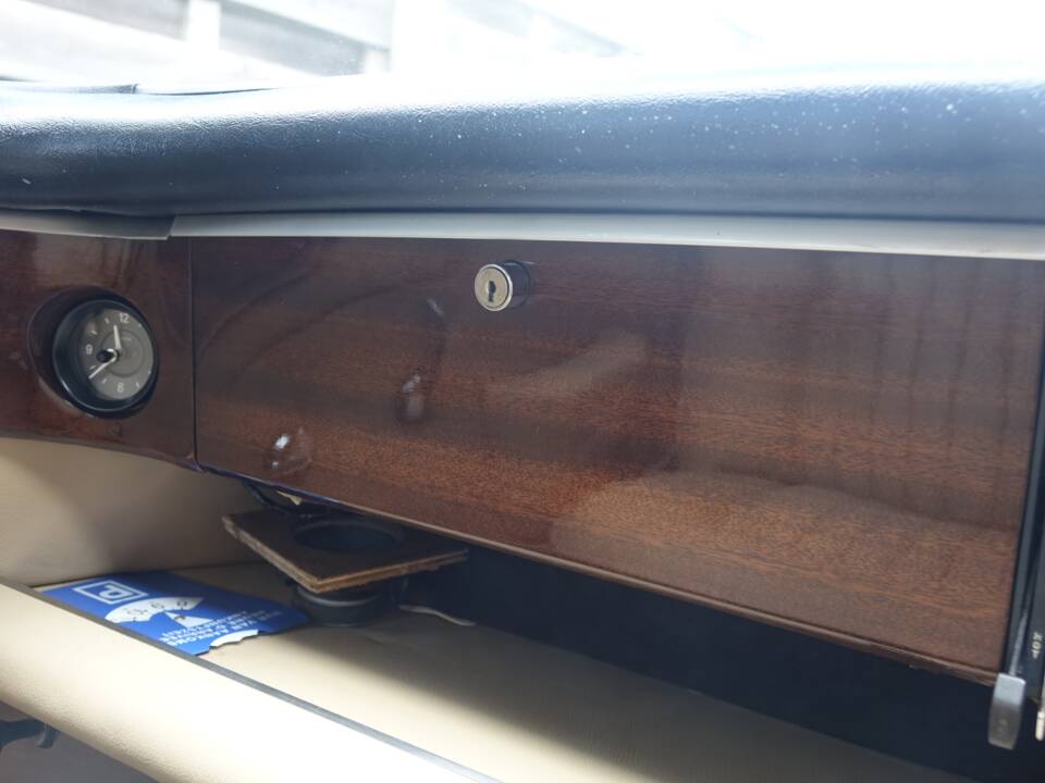Image 21/28 of Rover 3.5 Litre Coupe (1973)