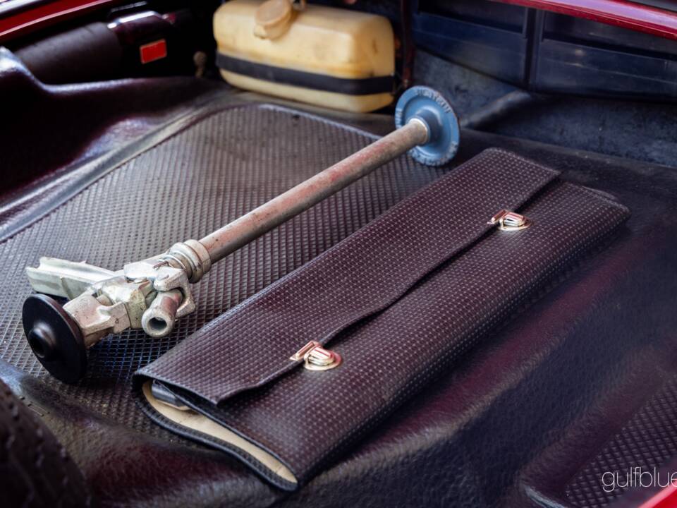 Image 27/91 de Porsche 356 B Carrera 2/2000 GS (1962)