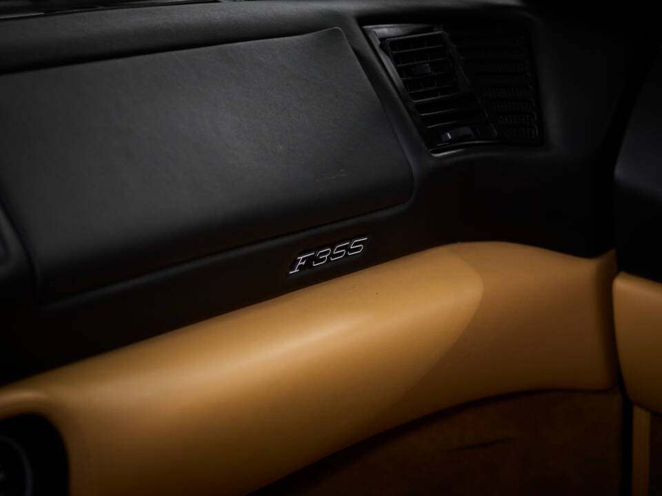 Image 78/99 of Ferrari F 355 Berlinetta (1997)