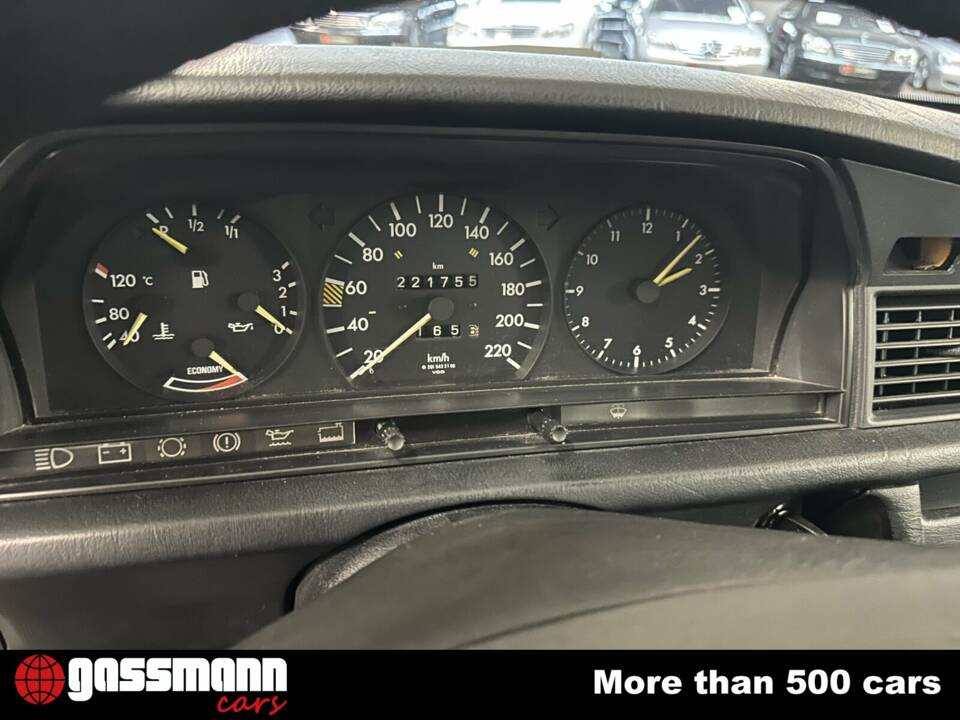 Image 8/15 of Mercedes-Benz 190 E (1985)