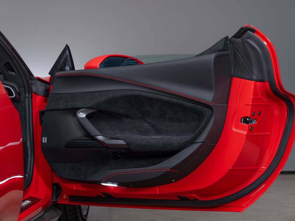 Image 16/30 of Ferrari 296 GTB (2022)