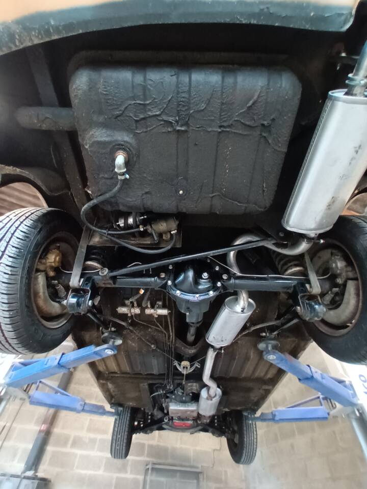 Image 59/73 of Volvo 1800 ES (1972)