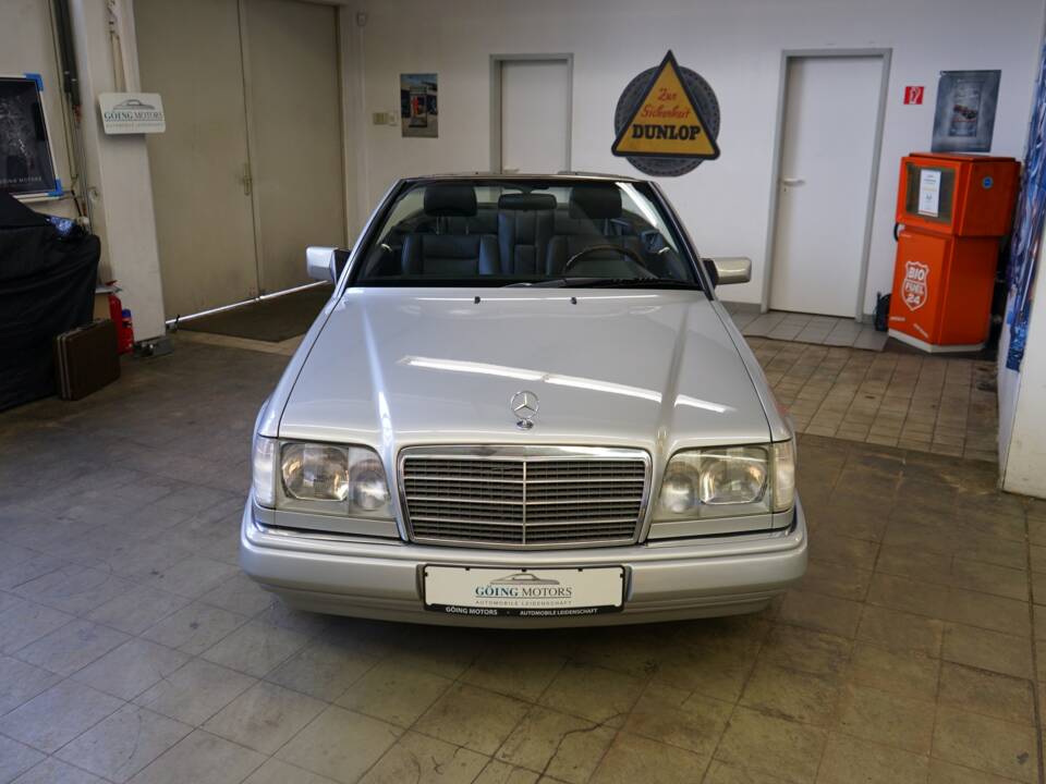 Bild 61/69 von Mercedes-Benz E 320 "Final Edition" (1997)