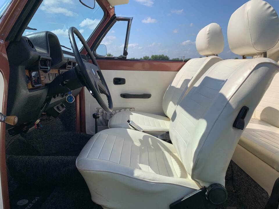 Immagine 6/8 di Volkswagen Käfer 1303 &quot;Champagne Edition&quot; (1978)
