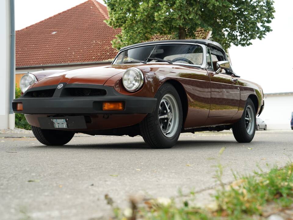 Image 2/100 of MG MGB (1978)