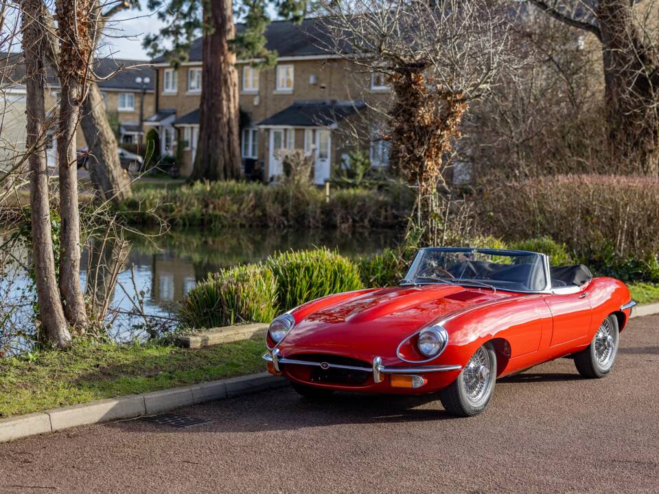 Image 20/50 de Jaguar E-Type (1969)
