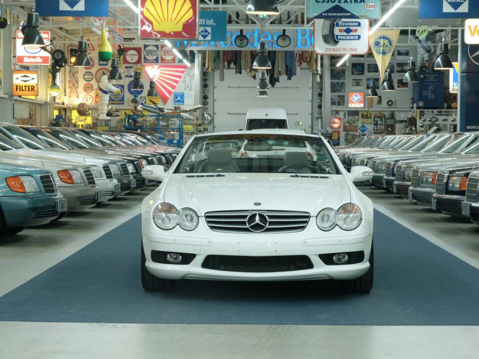 Image 12/50 of Mercedes-Benz SL 55 AMG (2003)