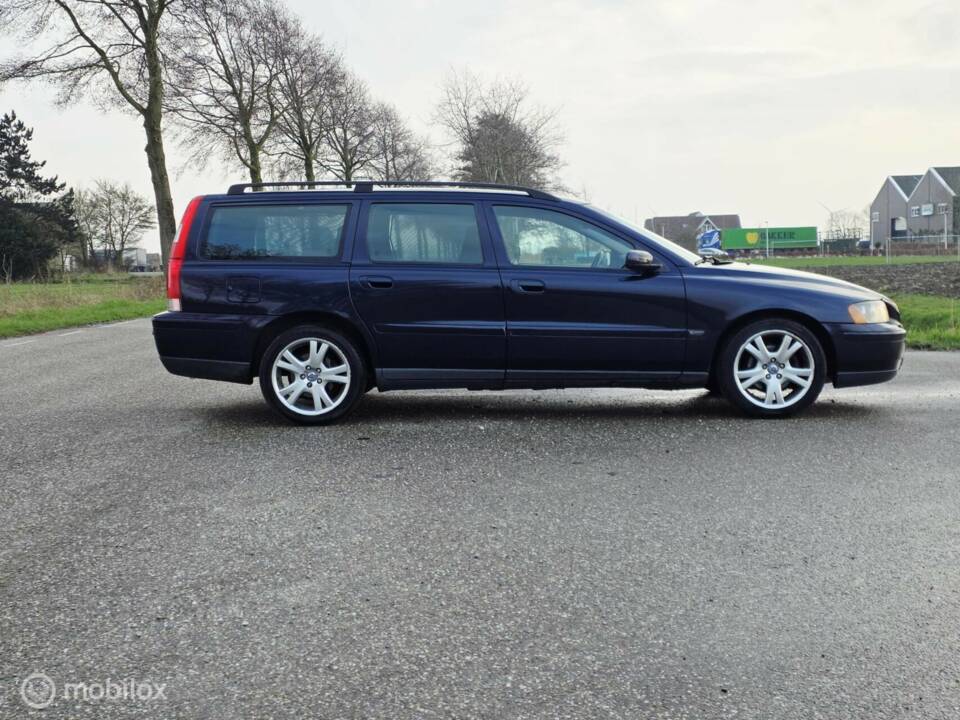 Imagen 7/32 de Volvo V 70 2.4 (2006)