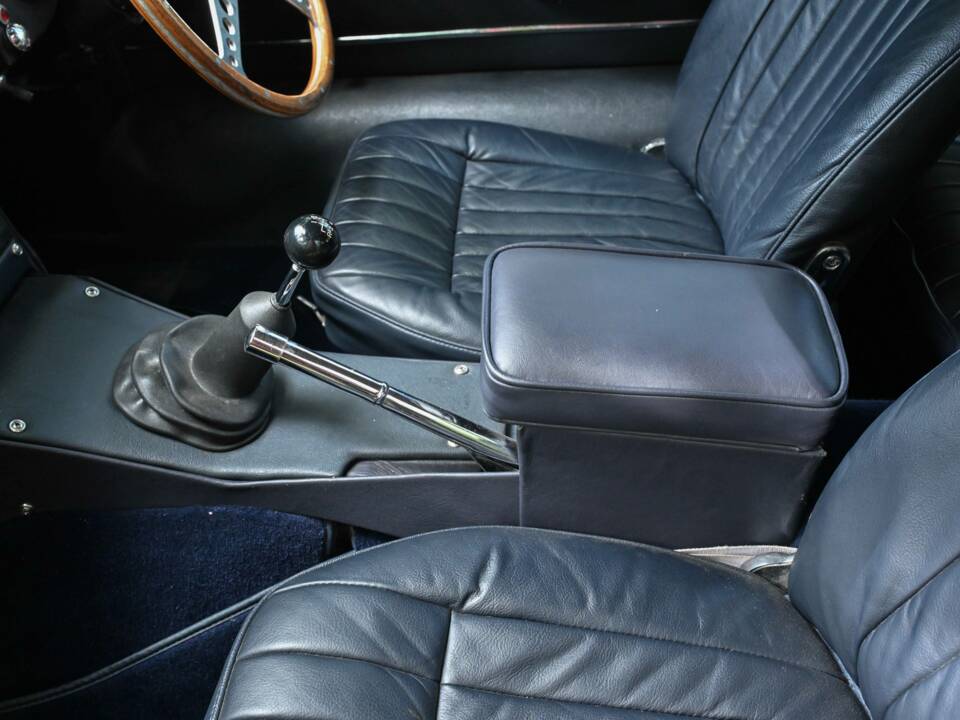 Image 29/50 of Jaguar E-Type (2+2) (1966)