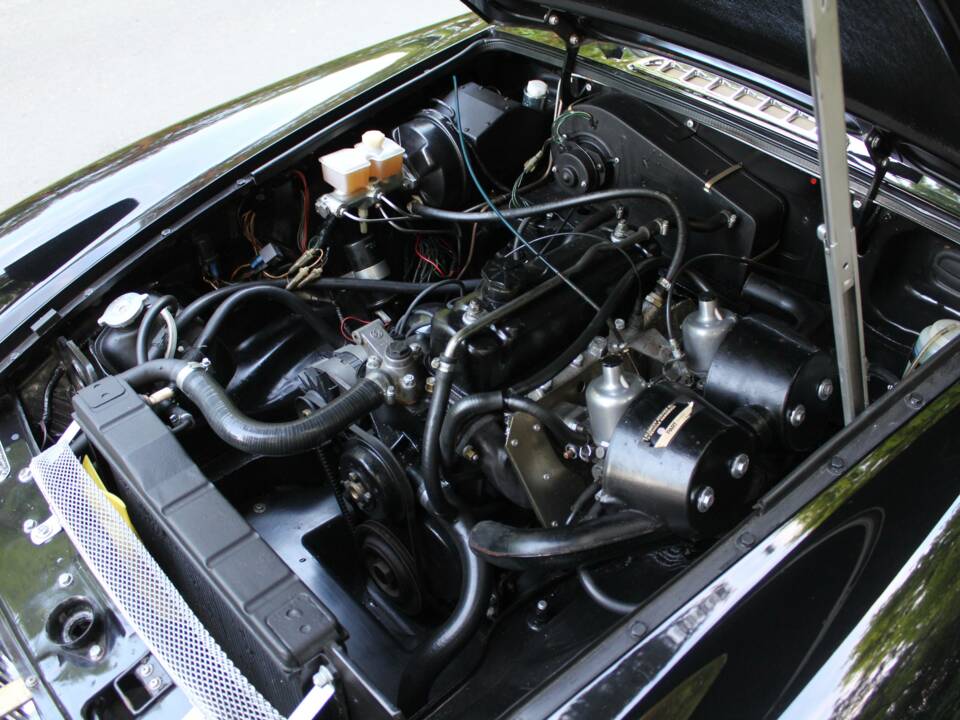 Image 14/17 of MG MGB (1978)