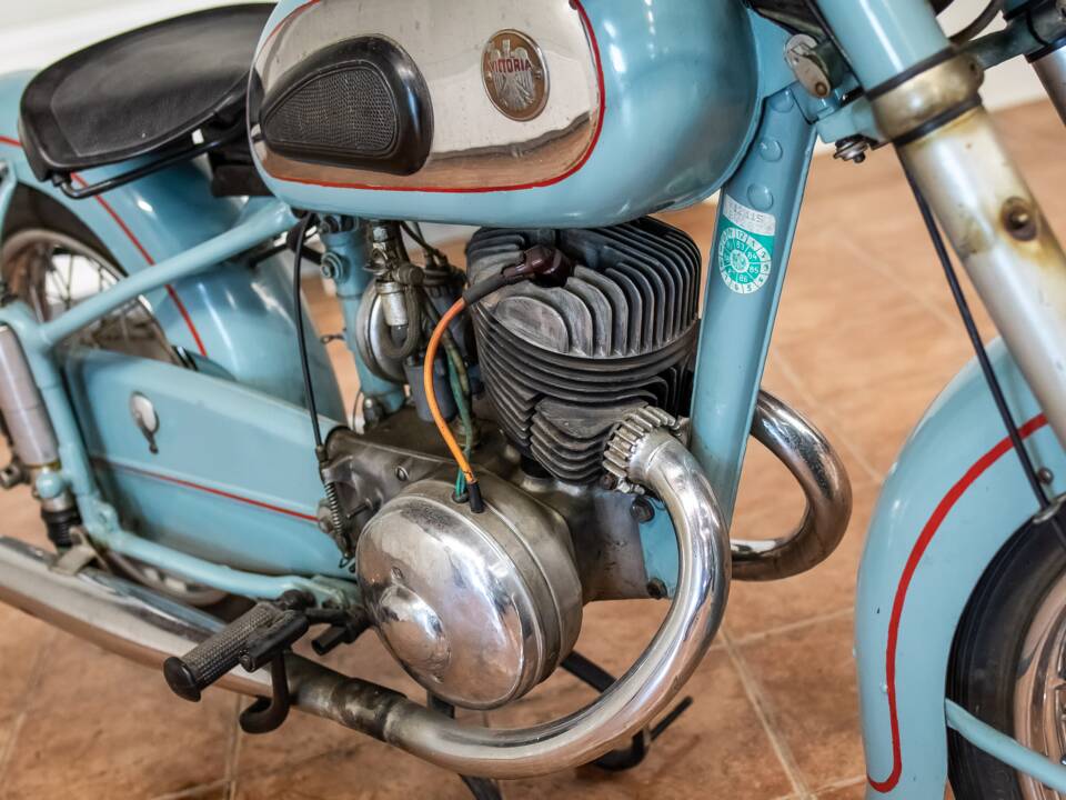 Image 11/12 de Victoria KR 26 N (1954)