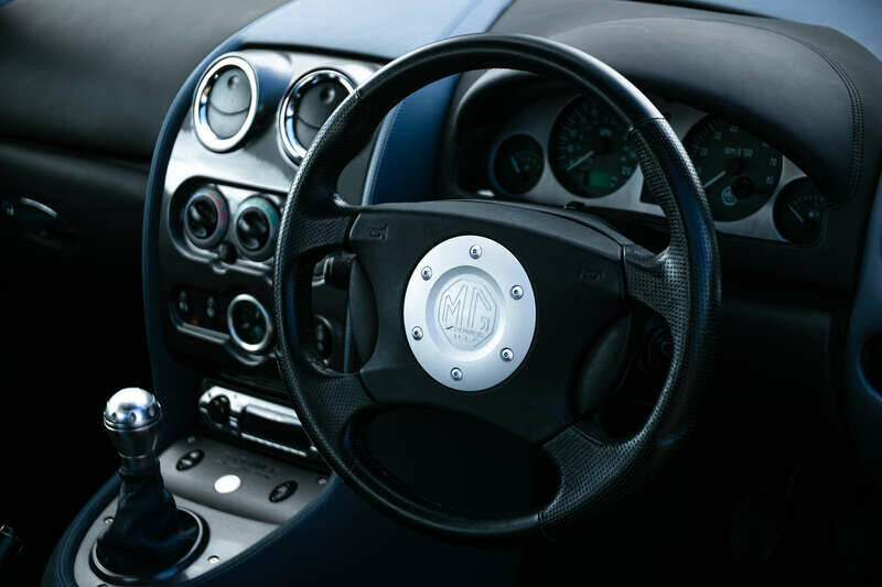 Image 25/41 of MG XPower SV (2007)