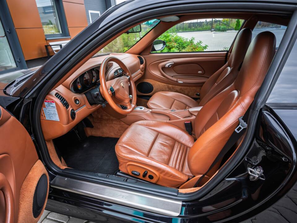 Image 32/63 of Porsche 911 Carrera 4S (2004)