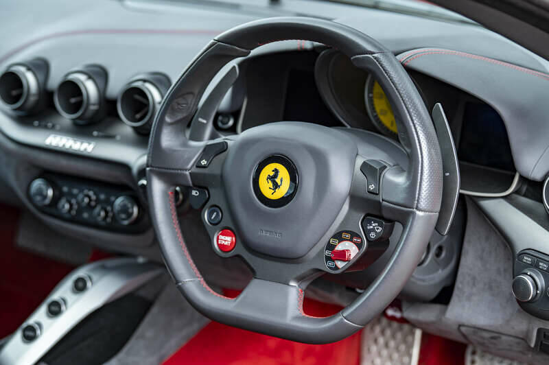 Bild 14/50 von Ferrari F12berlinetta (2013)