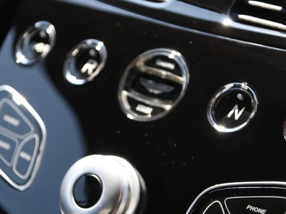 Image 15/24 de Aston Martin V12 Vantage S (2015)