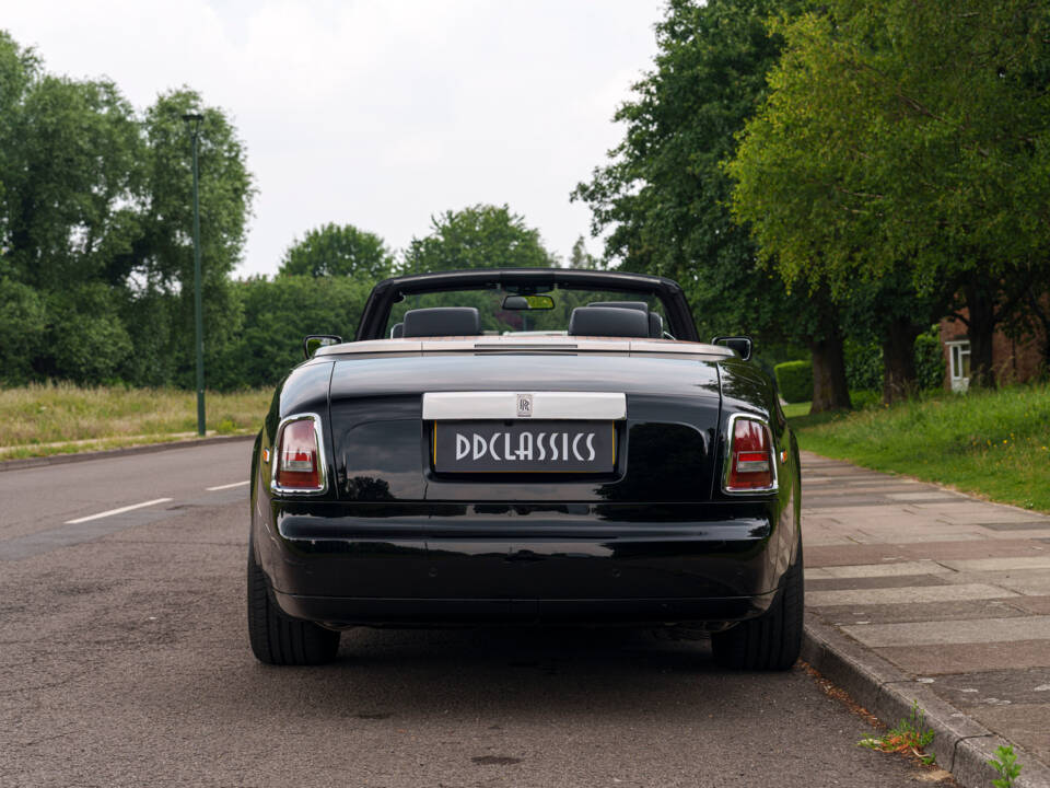 Immagine 6/29 di Rolls-Royce Phantom DHC (2008)