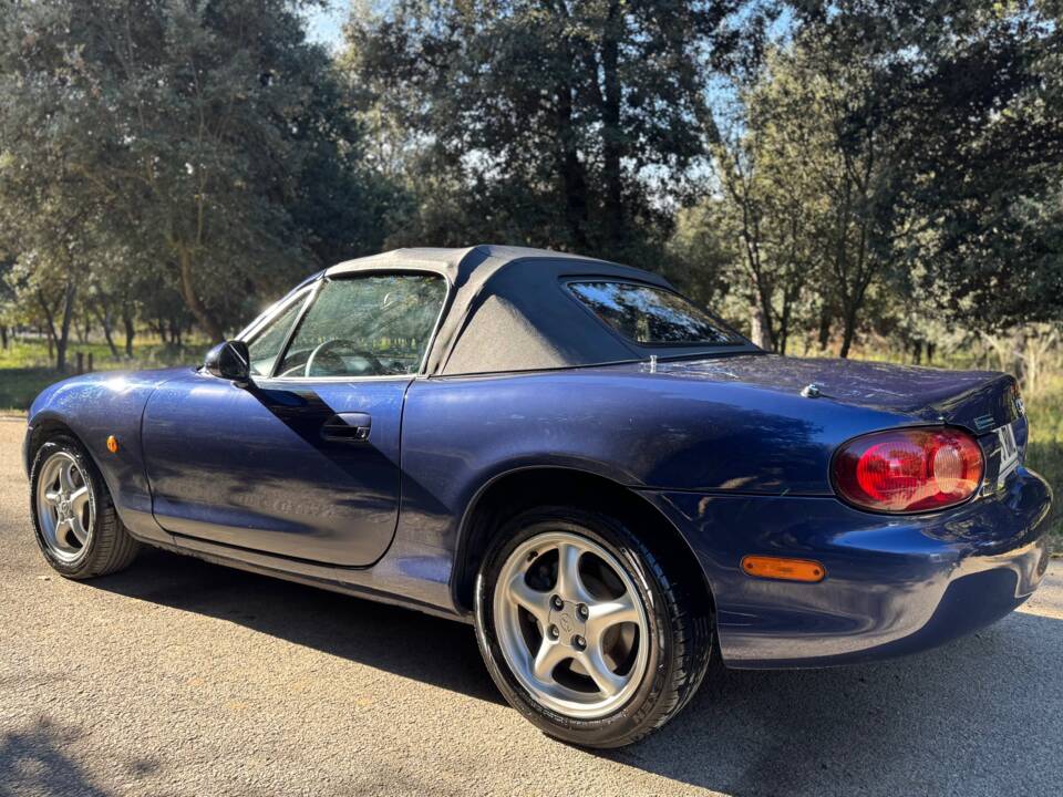 Imagen 10/43 de Mazda MX-5 1.8 (2001)