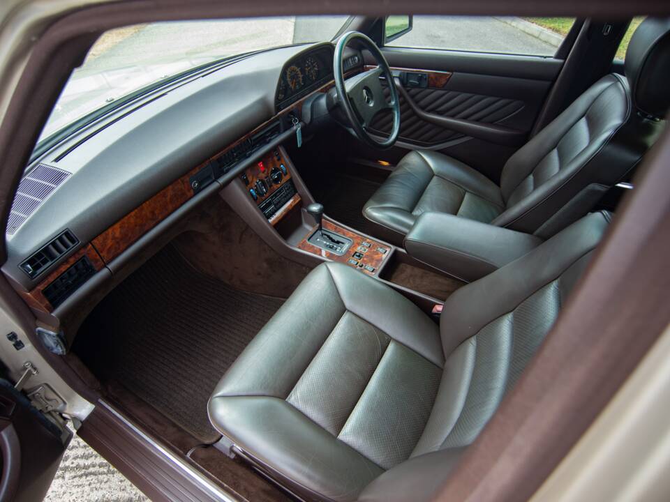 Bild 12/29 von Mercedes-Benz 300 SEL (1990)