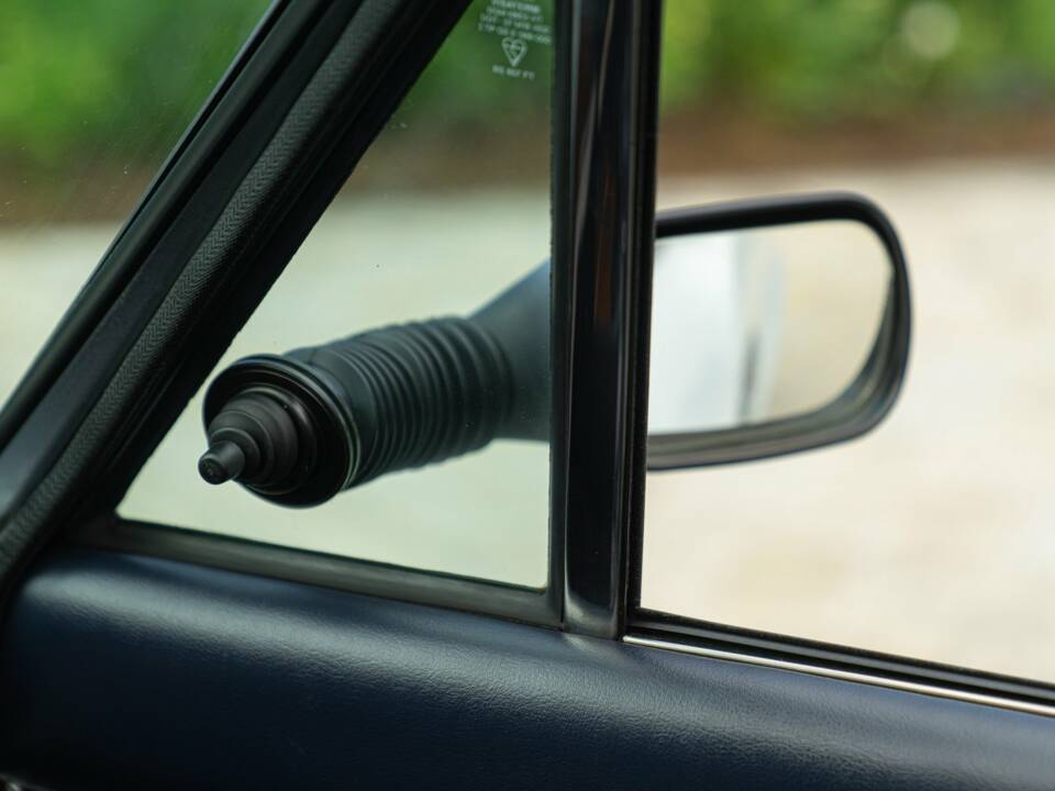 Image 19/50 of FIAT Spider 2000 Pininfarina 50th Anniversary Edition (1981)