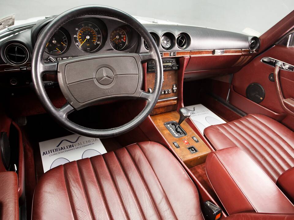 Image 29/48 of Mercedes-Benz 560 SL (1988)
