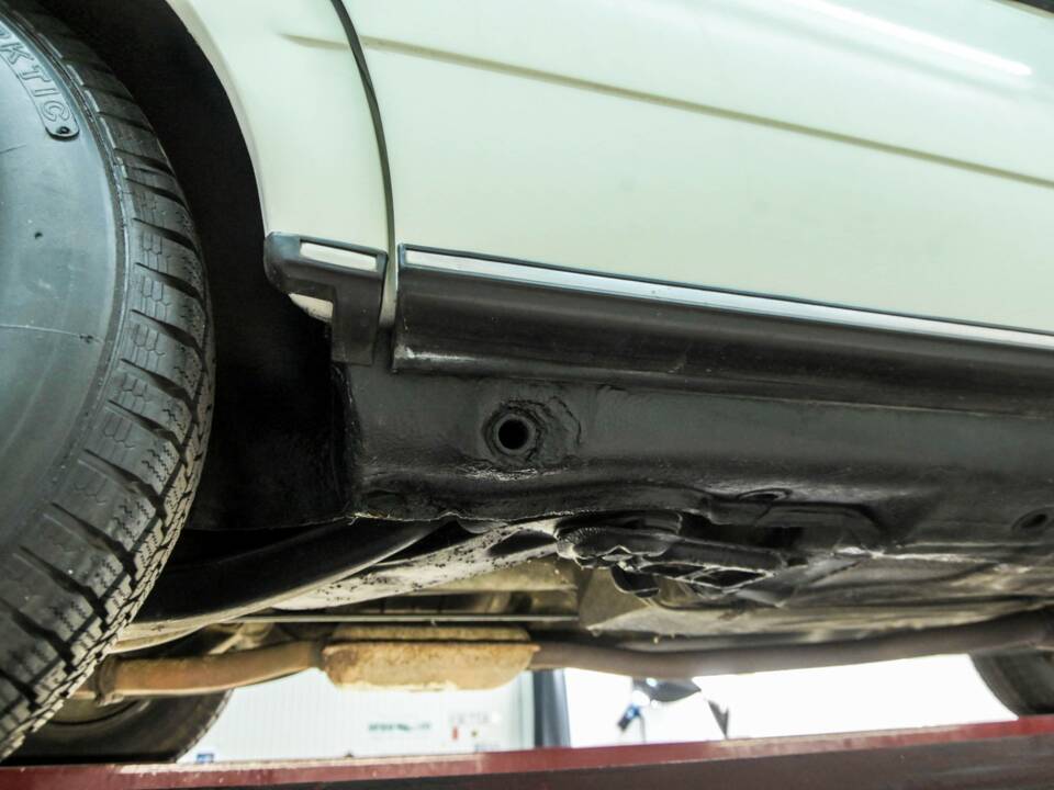 Bild 42/50 von Mercedes-Benz 230 TE (1984)