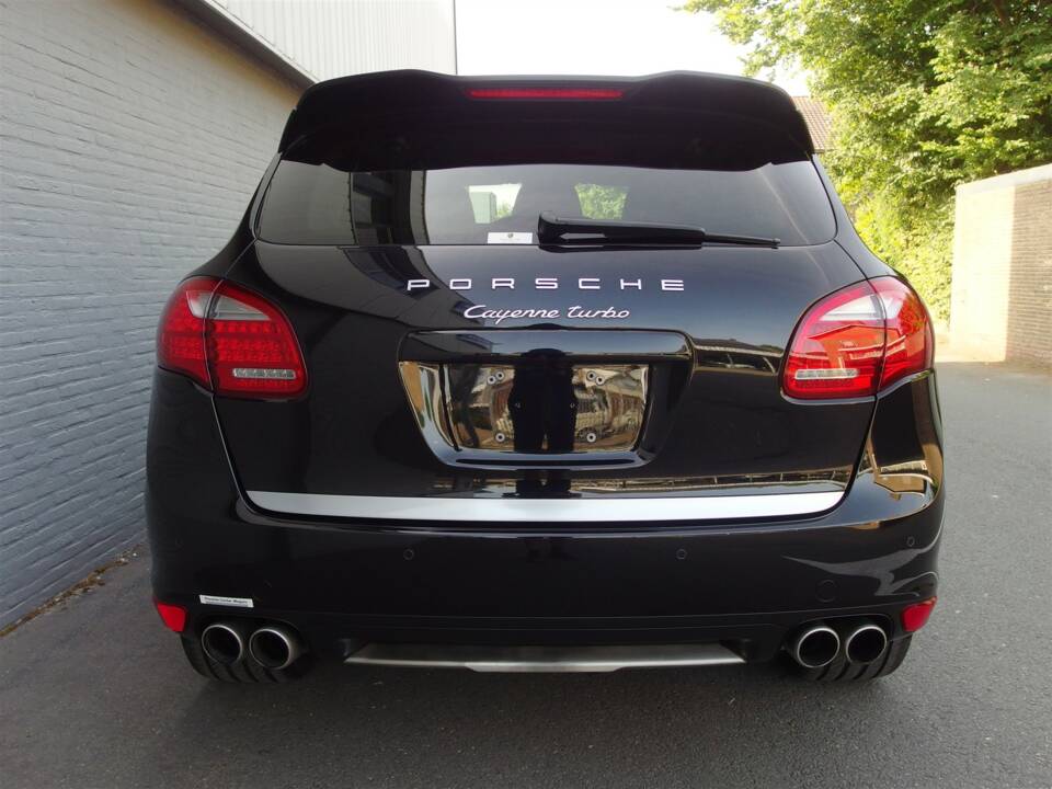 Bild 8/98 von Porsche Cayenne Turbo (2010)