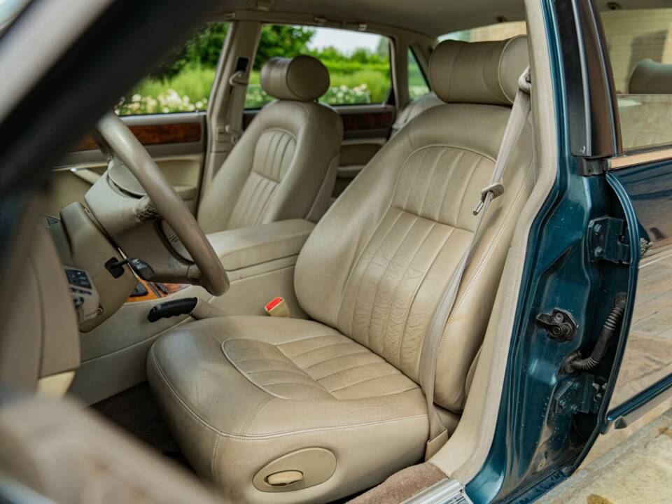 Image 26/50 of Jaguar XJ6 3.2 (1995)