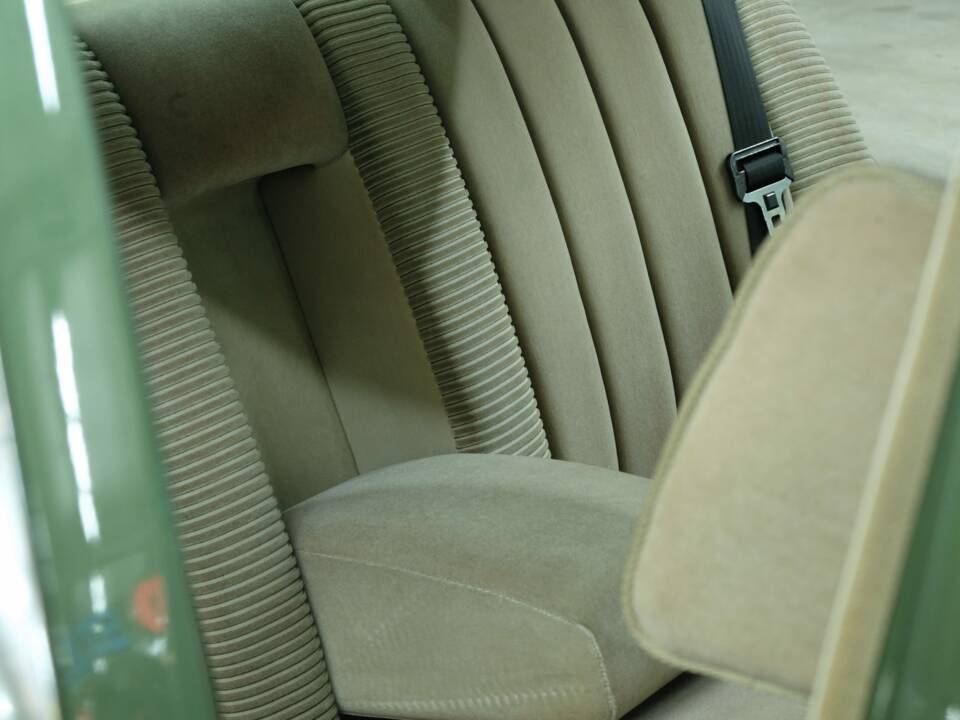 Image 33/50 de Mercedes-Benz 450 SEL 6,9 (1975)