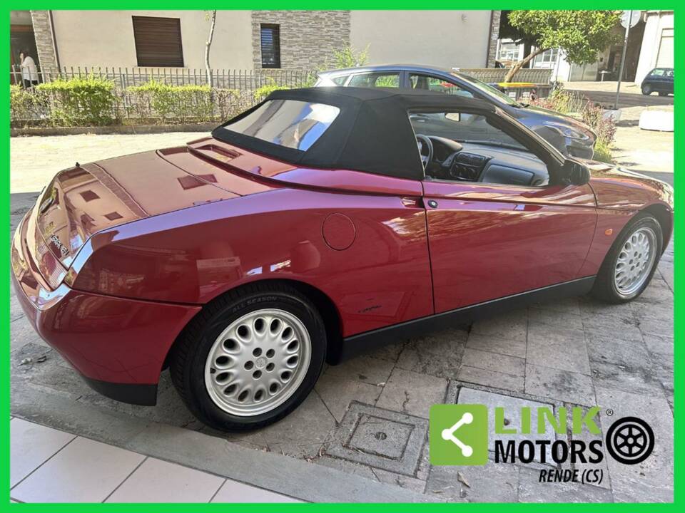 Afbeelding 10/10 van Alfa Romeo Spider 2.0 Twin Spark 16V (1995)