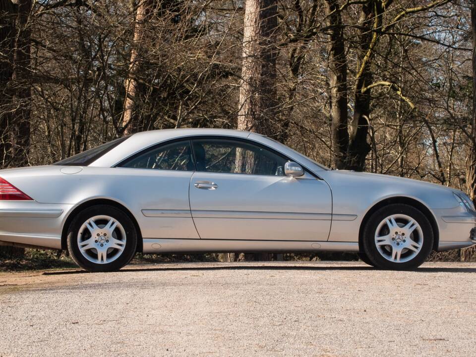 Image 2/50 of Mercedes-Benz CL 500 (2002)