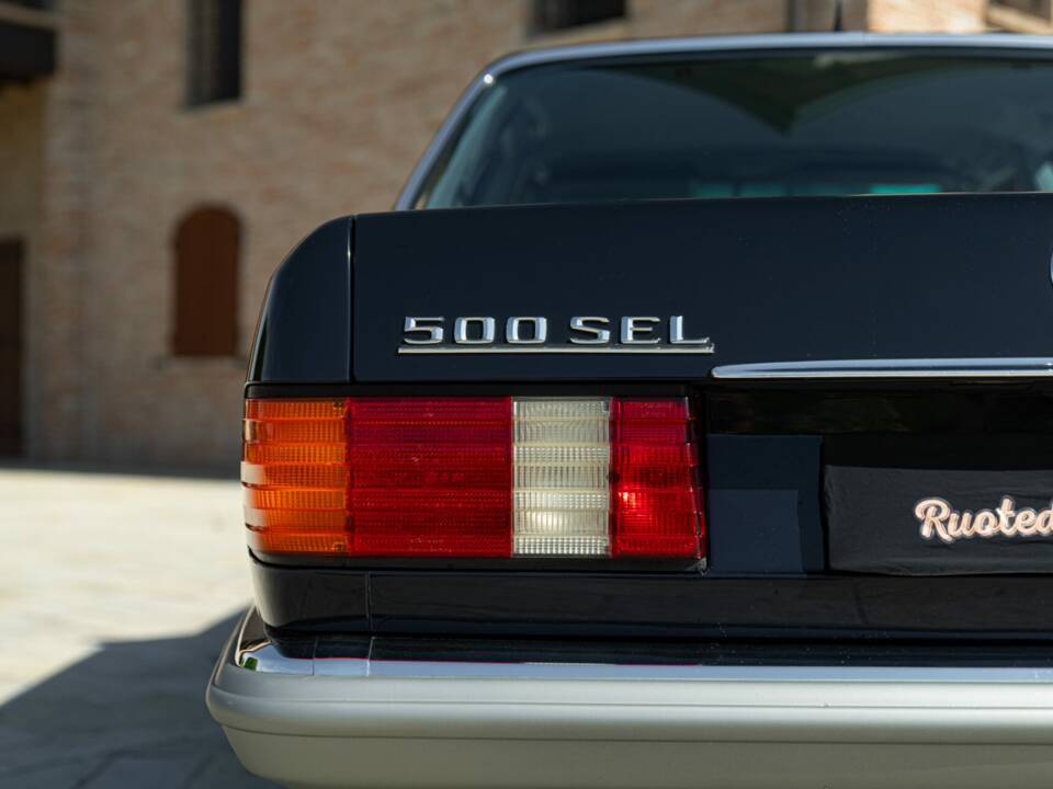 Image 19/50 of Mercedes-Benz 500 SEL (1985)