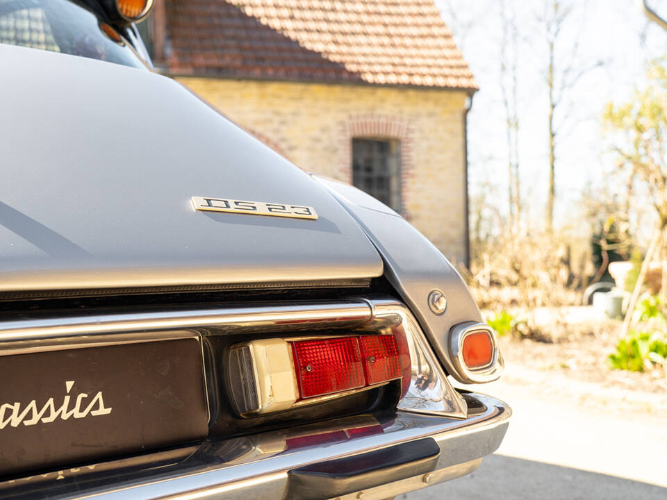 Image 21/53 of Citroën DS 23 Pallas (1972)