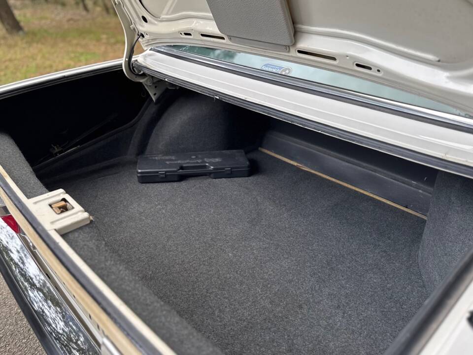 Bild 18/47 von BMW 528i (1986)