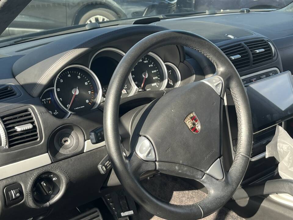 Immagine 11/30 di Porsche Cayenne Turbo (2007)